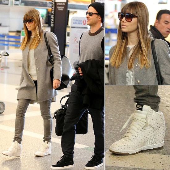Jessica Biels memakai Nike Sneakers